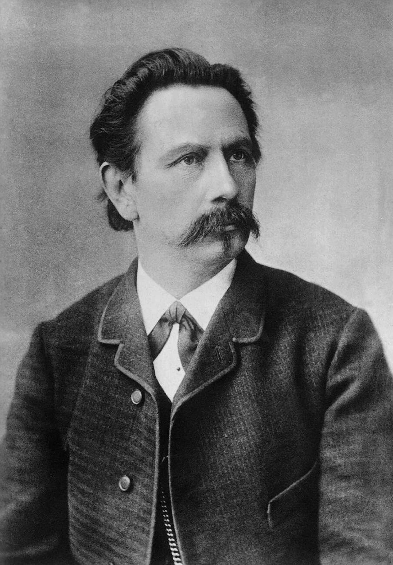 Historisches Porträt des Automobilpioniers Carl Benz