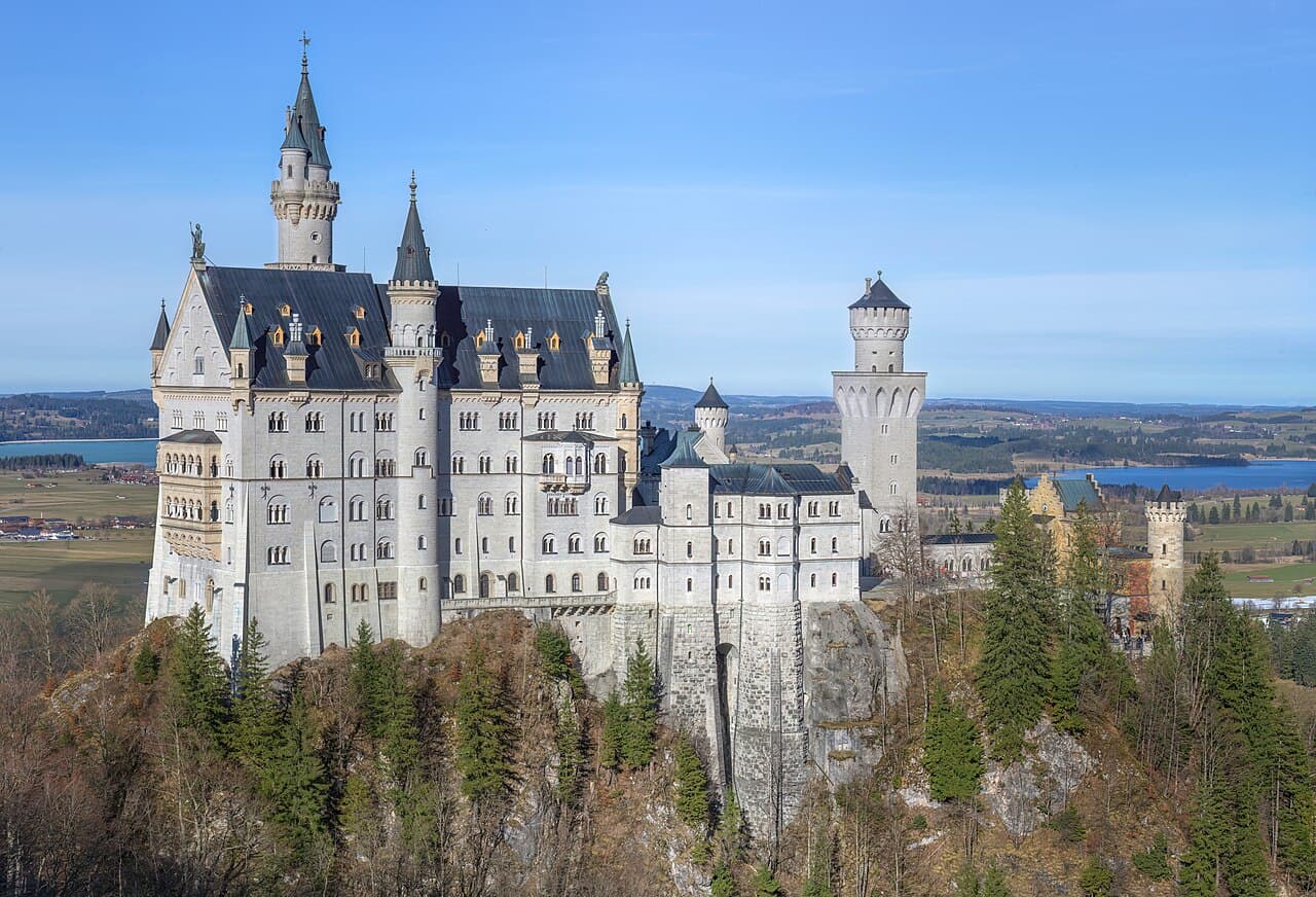 Schloss Neuschwanstein in den bayerischen Alpen